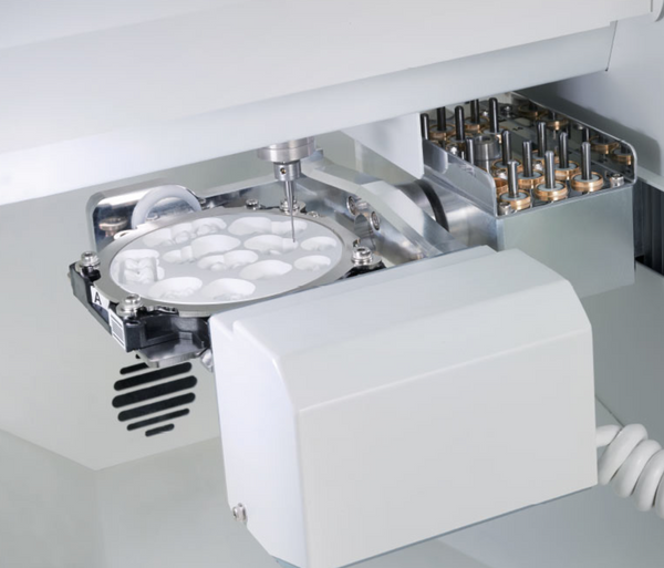 Roland DWX-52DCi Disk Changing Dental Mill